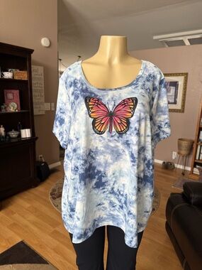 Full Circle Trends blue tie-dye short sleeve blouse w/butterfly print-size XXL